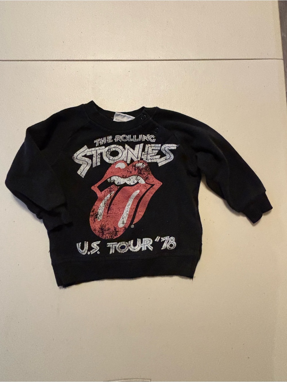 the Rolling Stones Black Kids Sweatshirt with Red Tongue Graphic 12M
0033S